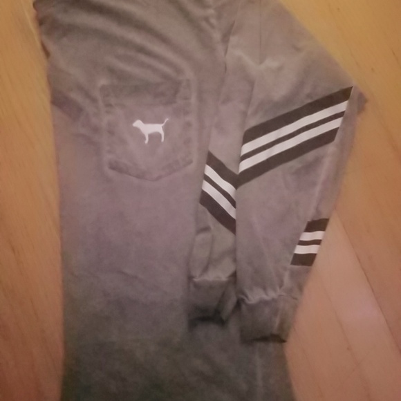 BNWOT, SUPER CUTE LONG SLEEVED GRAY TSHIRT - Picture 2 of 3